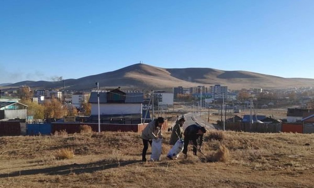  Засаг даргын захирамжийн дагуу бүх нийтийн хог цэвэрлээ.
