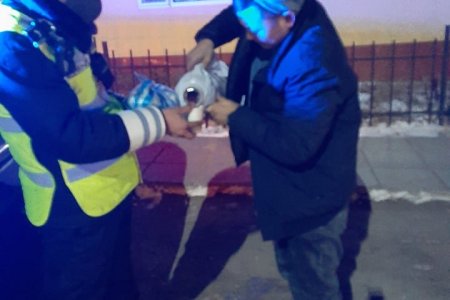 Орхон аймаг дахь Улсын бүртгэлийн хэлтэс нь 12 сарын 01-ний өдөр шуурхай штабын бие бүрэлдэхүүний хоолны хангалтыг хуваарийн дагуу хүргэж өгч ажиллаа.