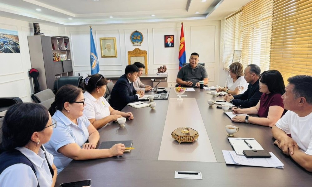 Замын-Үүд сумын Засаг даргатай уулзалт зохион байгууллаа.