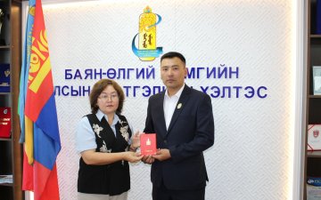 ХЗДХЯам болон УБЕГ-ын салбарын шагналаар шагнагдсан албан хаагчдын шагналыг гардууллаа