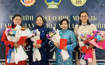 “Улсын бүртгэлийн салбарын ТЭРГҮҮНИЙ ажилтан” цол, тэмдэгээр шагнууллаа