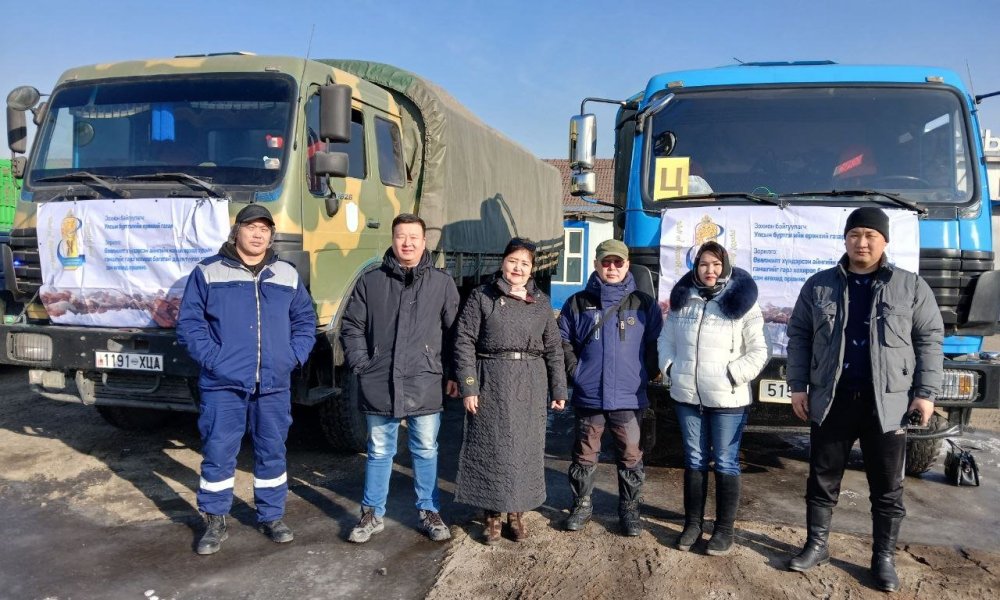 Улсын бүртгэлийн байгууллагаас өвөлжилт хүндэрсэн малчны хотонд хандив хүргэх ажлыг зохион байгууллаа