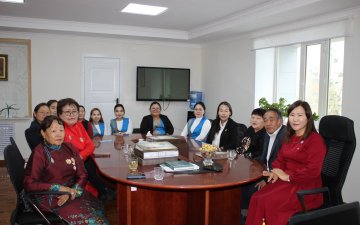 Ахмадын баярыг тохиолдуулан 2024 оны 09 дүгээр сарын 30-ний өдөр өндөр настан ахмадуудаа хүлээн авч хүндэтгэл үзүүллээ.