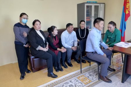 Ар мөнгөн чагнуур өрхийн эрүүл мэндийн төвтэй хамтран сургалтыг зохион байгуулж үзлэг хийж сахар болон В,С вирусийн шинжилгээнд хамрууллаа.