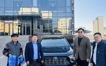 Увс аймгийн Улсын бүртгэлийн хэлтэст автомашин хүлээлгэн өглөө