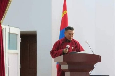 Ханх сумын Улсын бүртгэгч Р.Нэргүйн 