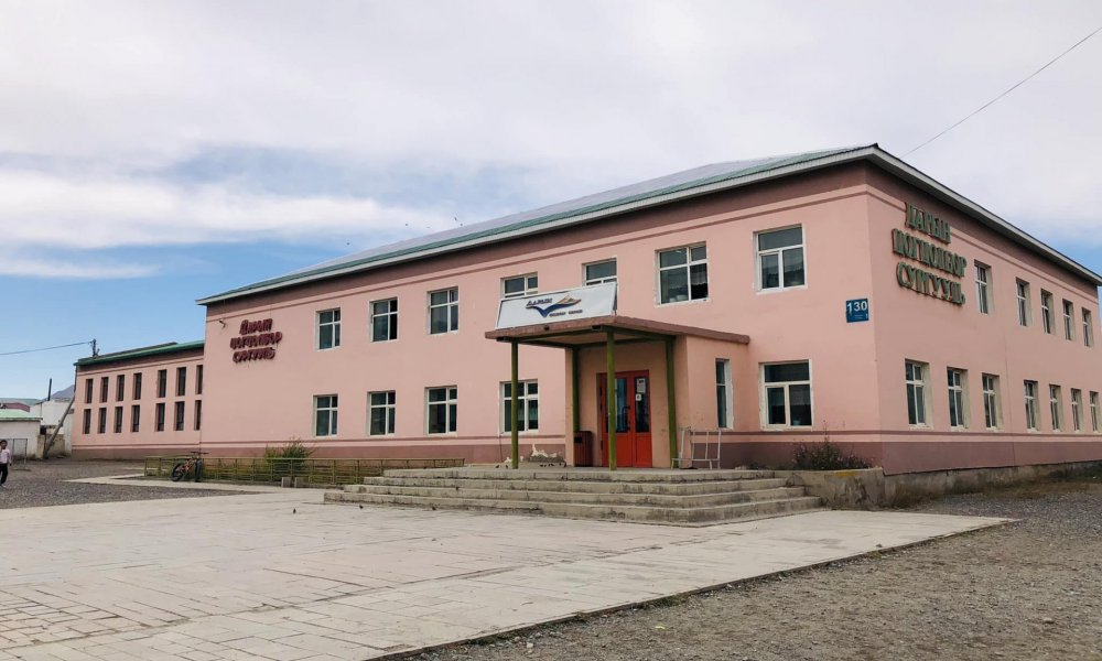 Ерөнхий боловсролын сургуулийн сурагчдад ажилчидадТООН ГАРЫН ҮСЭГ олголоо. 