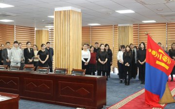  Монгол улсын анхны ерөнхийлөгч Пунсалмаагийн Очирбат агсанд хүндэтгэл үзүүллээ.