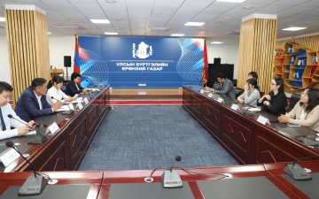 Сонгуульд оролцохоор бүртгүүлсэн нам, эвсэлд сонгогчдын нэрийн жагсаалтыг хүлээлгэн өглөө