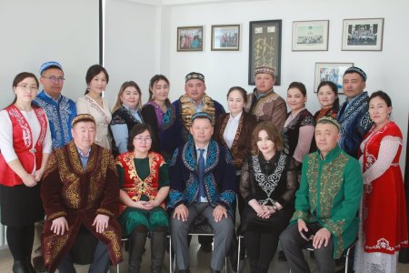 “Ажилтан, албан хаагчид үндэсний хувцсыг сурталчлах”  уралдаанд оролцож байна