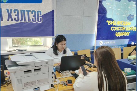 “БИД ИРГЭДЭЭ СОНСОЖ, ШИЙДНЭ” өдөрлөг Луус суманд зөөврийн 4g төхөөрөмж ашиглан бүртгэлийн үйлчилгээг түргэн шуурхай хүргэн ажиллалаа.