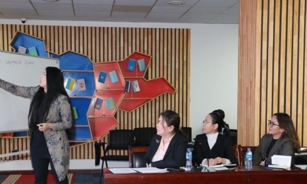 Захиргааны ахлах мэргэжилтнийг чиглүүлэх, дадлагажуулах сургалтыг зохион байгууллаа