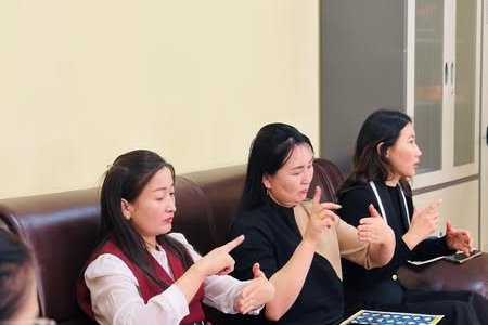 Төвийн танилцуулга, Хөдөлмөрийн тухай хуулийн хэрэгжилт, Дохионы хичээл, Хандлага ба орчин сургалтыг зохион байгууллаа.