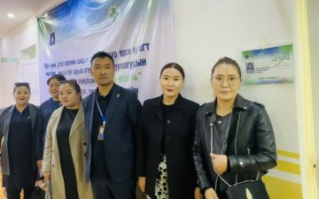 Төрийн албан хаагчдын нэгдсэн эмнэлгийн “Хамгийн чухал нь” зорилтод эрүүл мэндийн үзлэгт хэлтсийн албан хаагчид, гэр бүлийн гишүүдийн хамт хамрагдаж, зөвлөгөө мэдээлэл авлаа.