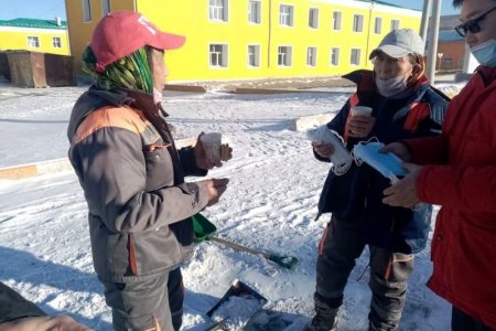 ЦАР ТАХЛЫН ҮЕД АЖИЛЛАЖ БАЙГАА ТӨРИЙН АЛБАН ХААГЧИДДАА ТАЛАРХАЛ ИЛЭРХИЙЛЖ ХАЛУУН ААРЦ, ЧАЦАРГАНААР ҮЙЛЧИЛЖ, АМНЫ ХААЛТ ӨГЧ АЖИЛЛАЛАА