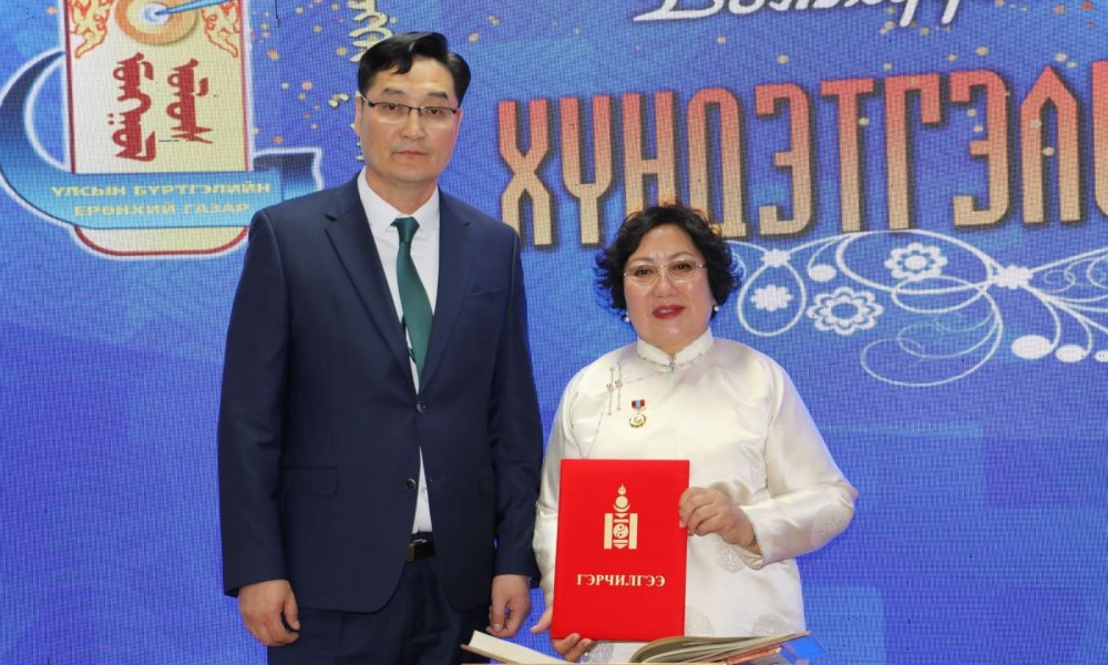 Шинэхэн Гавьяат эдийн засагч Д.Энхцэцэгийг хүлээн авч, хүндэтгэл үзүүллээ