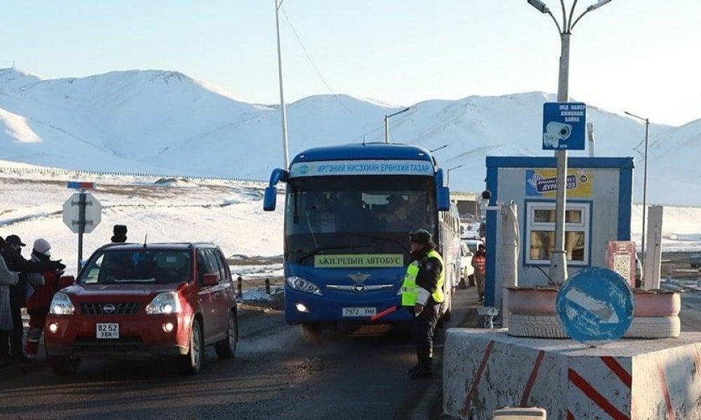 Өчигдрийн байдлаар хотоос 1672 тээврийн хэрэгсэл, 3452 зорчигч гарсан байна