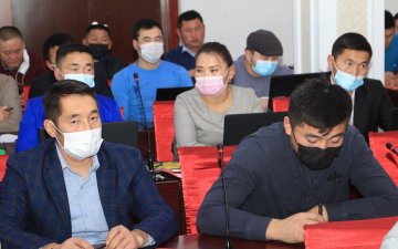 Багийн Засаг дарга нар номын дуу сонсож байна