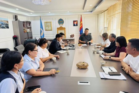Замын-Үүд сумын Засаг даргатай уулзалт зохион байгууллаа.