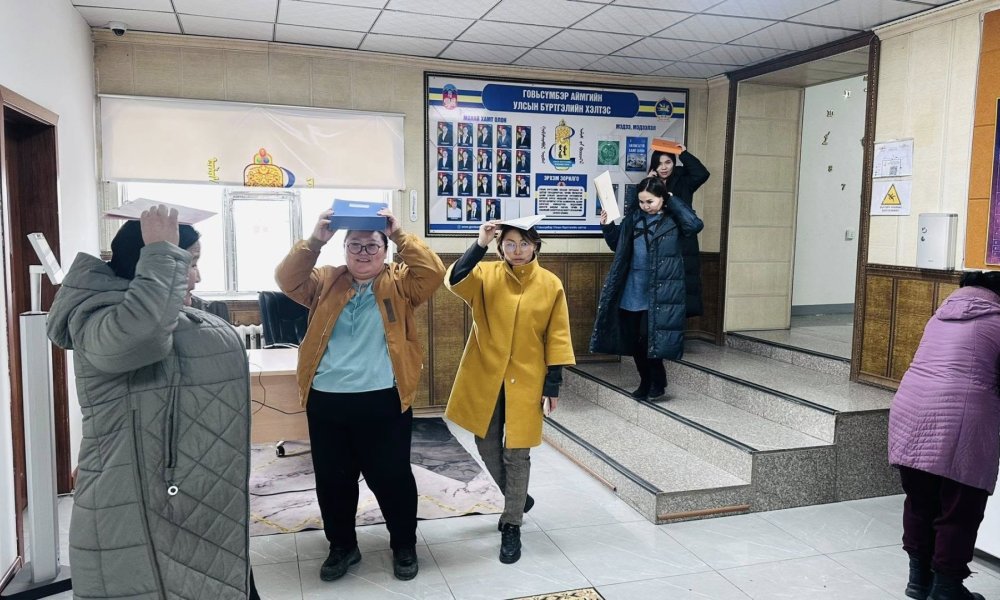 ГАМШГИЙН АЮУЛЫН ТУХАЙ ЗАРЛАН МЭДЭЭЛЛИЙН ДОХИОГООР АЖИЛЛАХ ДАДЛАГА СУРГУУЛЬД ХАМРАГДЛАА.  