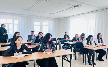 Аймгийн Газрын харилцаа , барилга, хот байгуулалтын газраас 2025 оны 04 дүгээр сарын 07-ний өдөр ГУХ-н дарга Э.Баярмагнай, мэргэжилтэн Б.Алтантуяа нар мэдээлэл хийлээ.