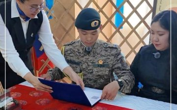 Дорноговь аймгийн Улсын бүртгэлийн хэлтэс цэргийн алба хаагчийн гэрлэлтийн бүртгэлийг зөөврийн тоног төхөөрөмжөөр бүртгэжээ