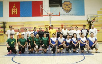 Хэлтсийн нийт албан хаагчдын чөлөөт цагийг зөв боловсон өнгөрүүлэх, бие бялдрыг чийрэгжүүлэх, хамт олны уур амьсгалыг бэхжүүлэх зорилгоор эрүүл мэнд, спортын арга хэмжээг амжилттай зохион байгууллаа