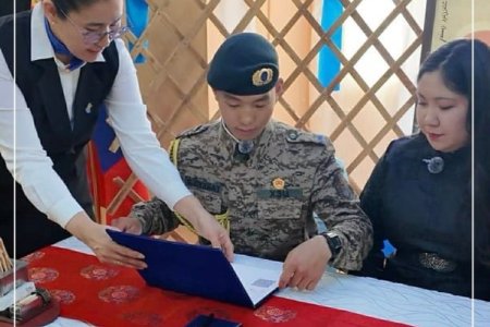 Дорноговь аймгийн Улсын бүртгэлийн хэлтэс цэргийн алба хаагчийн гэрлэлтийн бүртгэлийг зөөврийн тоног төхөөрөмжөөр бүртгэжээ