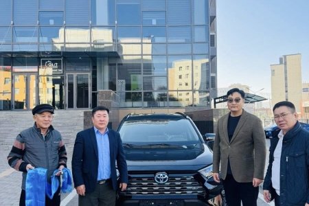 Увс аймгийн Улсын бүртгэлийн хэлтэст автомашин хүлээлгэн өглөө