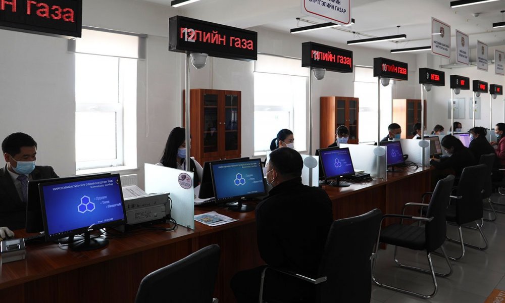 Баянхошуу Нийслэлийн үйлчилгээний нэгдсэн төвөөс улсын бүртгэлийн бүхий л үйлчилгээг нэг цэгээс шуурхай авах боломжтой боллоо