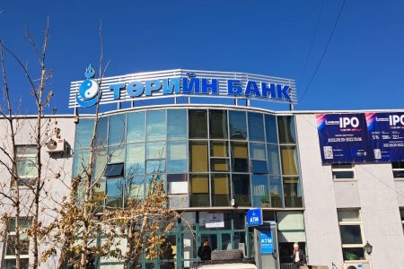 Арилжааны банкуудын ажилтан, албан хаагчдад ТООН ГАРЫН ҮСЭГ олголоо.
