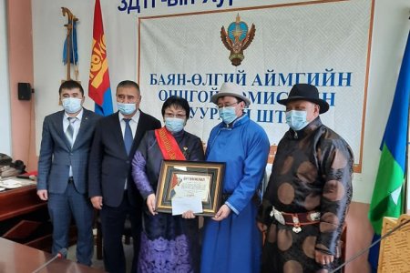 Улсын бүртгэгч О.Алтанцэцэг аймгийн аваргаар шалгарлаа