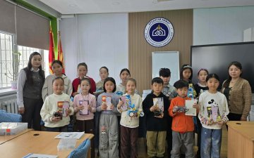 Архангай аймгийн Улсын бүртгэлийн хэлтэс албан хаагчдынхаа хүүхдүүдийг 
