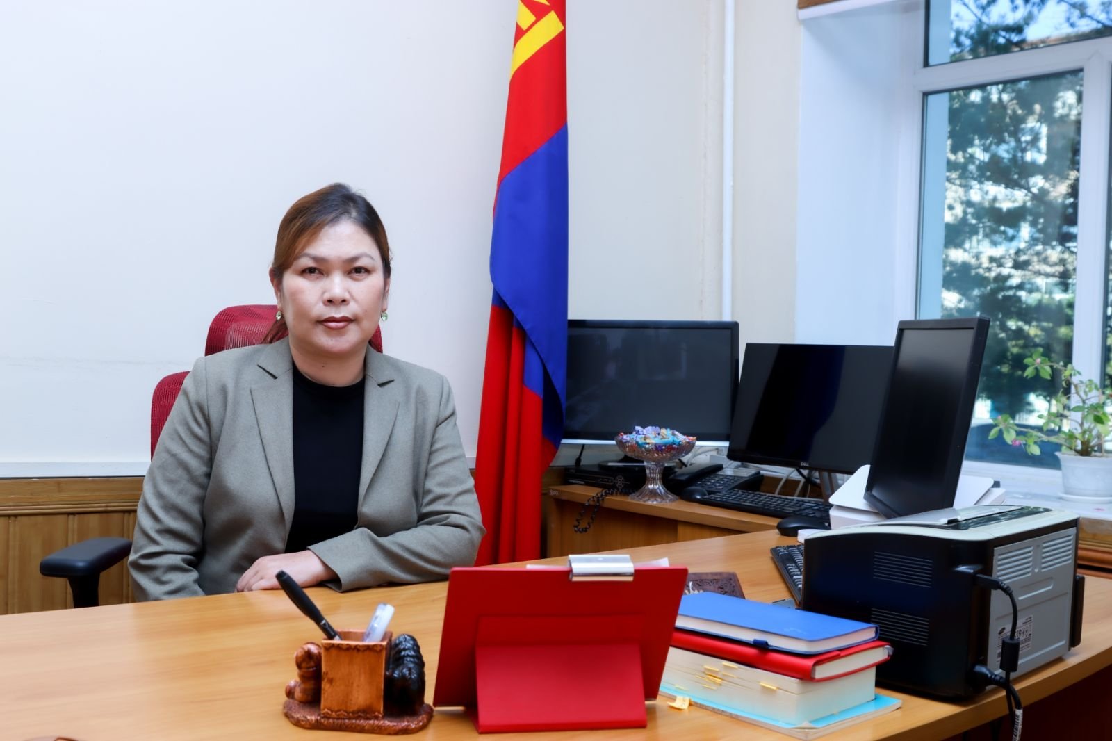 Д.Нансалмаа: “Төрийн үйлчилгээний итгэл үнэмшлийг нэмэгдүүлж, иргэдийн амьдралыг хөнгөвчлөхөд хувь нэмэр оруулах нь чухал”     