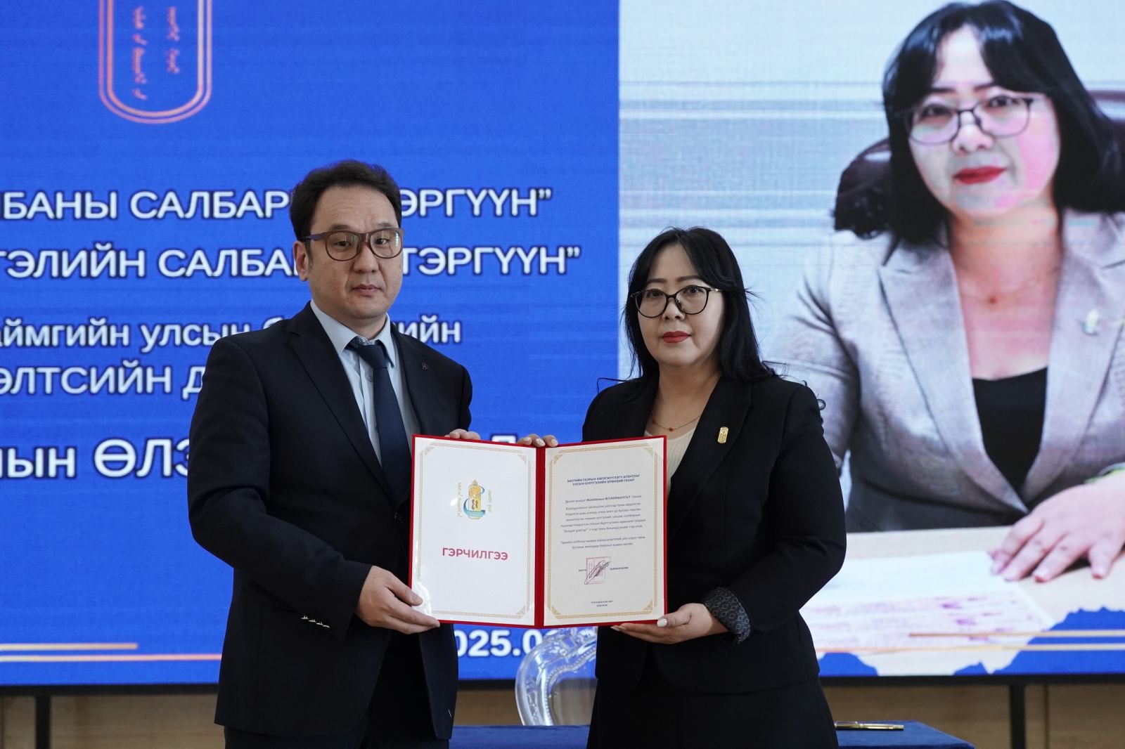 Дундговь аймгийн улсын бүртгэлийн хэлтсийн дарга Ж.Өлзийжаргалыг байгууллагын “Хүндэт дэвтэр”-т алдаршуулав