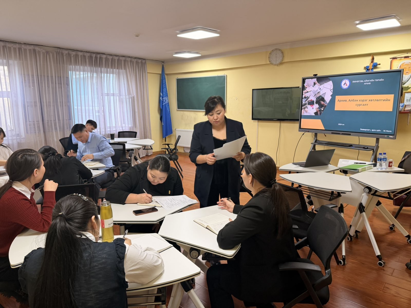 Өмнөговь аймгийн улсын бүртгэлийн хэлтэс албан хэрэг хөтлөлтийн талаар сургалт зохион байгууллаа