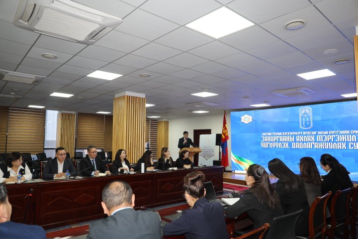 Захиргааны ахлах мэргэжилтнийг чиглүүлэх, дадлагажуулах сургалтыг зохион байгууллаа