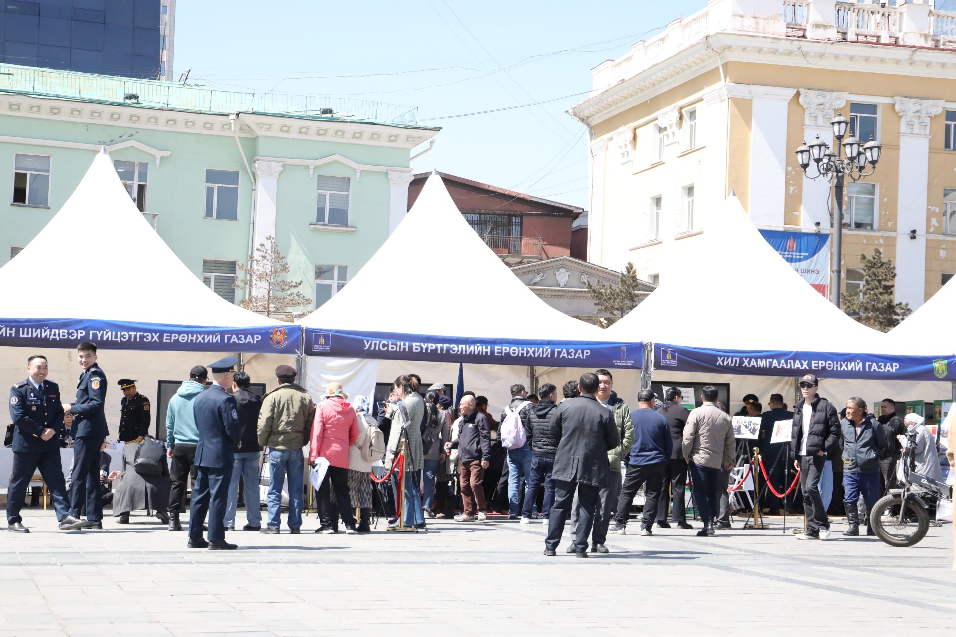 Улсын бүртгэлийн байгууллага нээлттэй хаалганы өдөрлөгөөр 869 иргэн, хуулийн этгээдэд үйлчилгээ үзүүлж, зөвлөгөө мэдээлэл өглөө