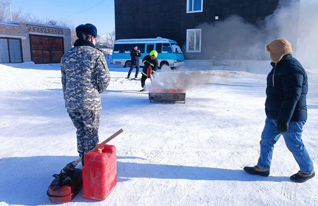 Сэлэнгэ аймгийн улсын бүртгэлийн хэлтсийн албан хаагчид “Объектын гал түймэр” сэдвээр сургалтад хамрагджээ
