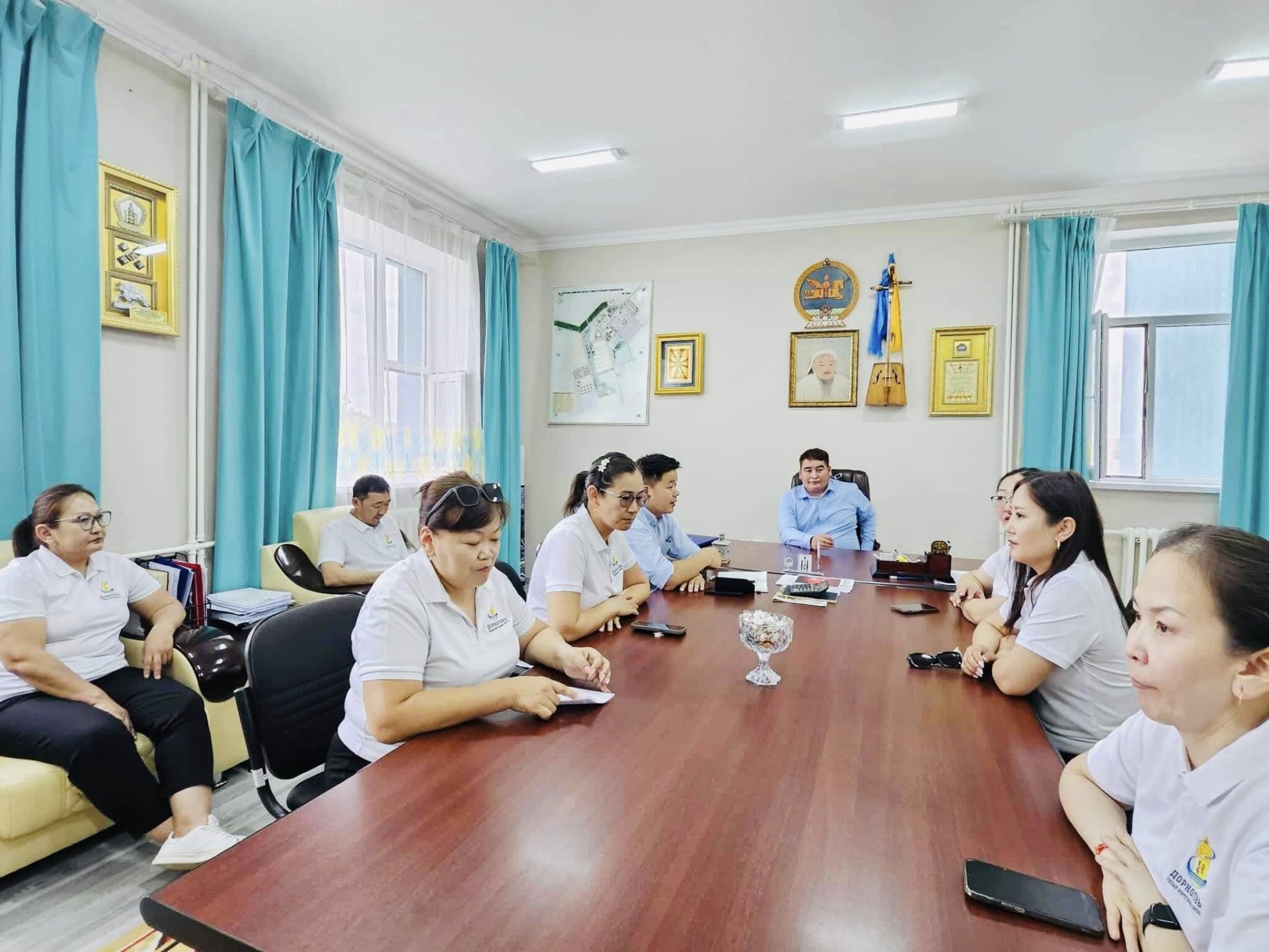 УЛСЫН БҮРТГЭЛИЙН ХЭЛТЭС ИХХЭТ СУМАНД АЖИЛЛАЖ БАЙНА.