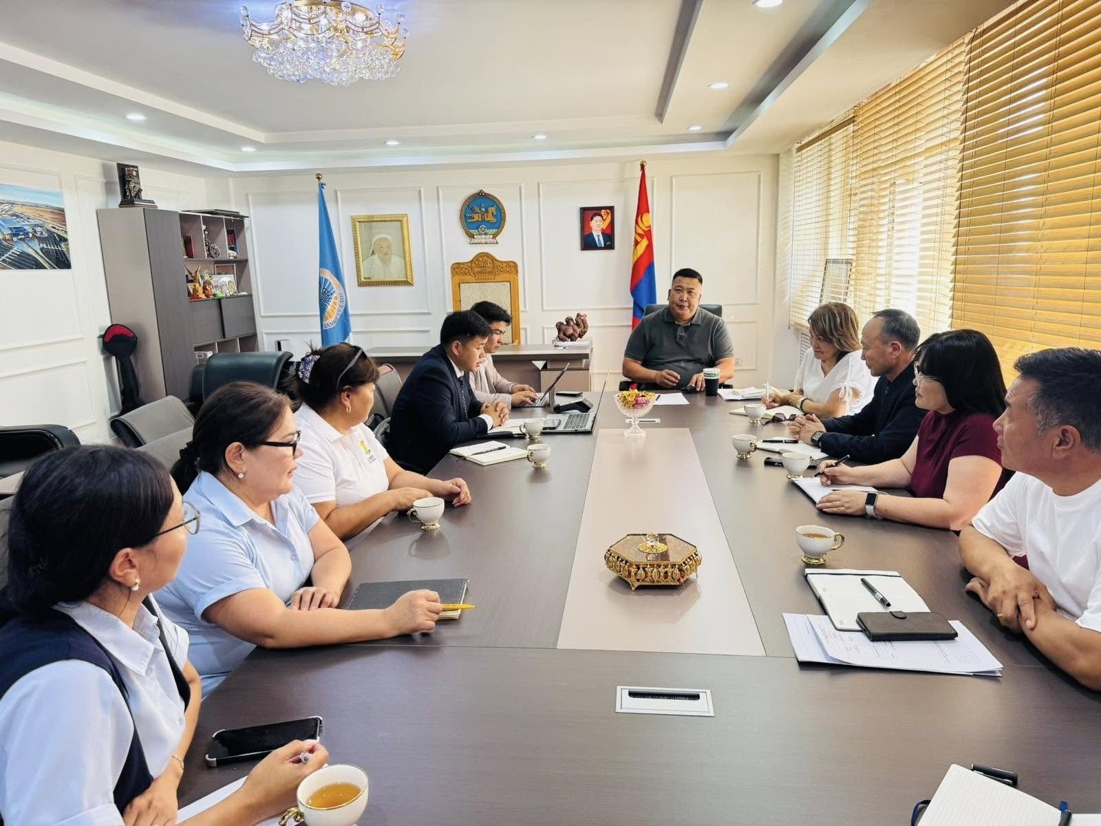 Замын-Үүд сумын Засаг даргатай уулзалт зохион байгууллаа.