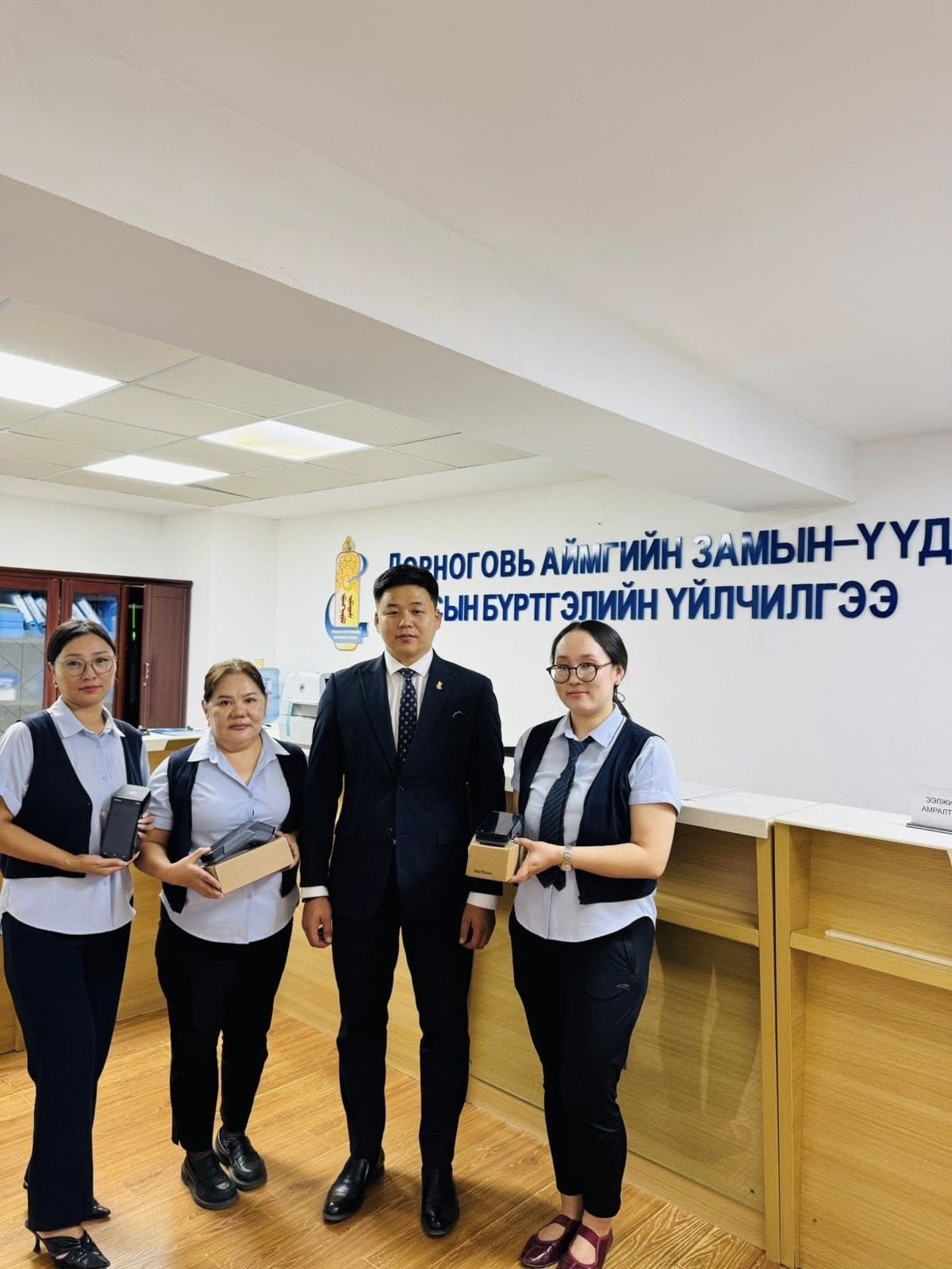 ЗАМЫН-ҮҮД СУМАНД ТӨЛБӨРИЙН ПОСС МАШИНЫ ҮЙЛЧИЛГЭЭГ ЭХЛҮҮЛЛЭЭ.