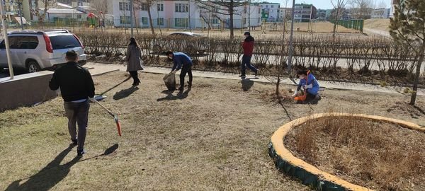 Орхон аймаг дахь Улсын бүртгэлийн хэлтсийн албан хаагчид байгууллагын ойр орчмын талбайд цэвэрлэгээ зохион байгууллаа.