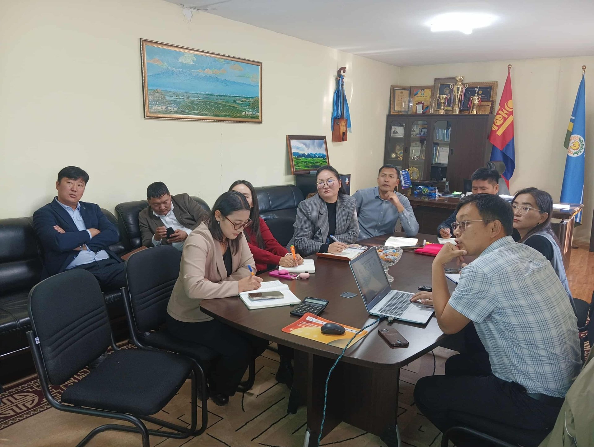 Өмнөговь аймгийн Хүнс, хөдөө аж ахуйн газарт Улсын бүртгэлийн цахим үйлчилгээний талаар мэдээлэл өгч ажиллав
