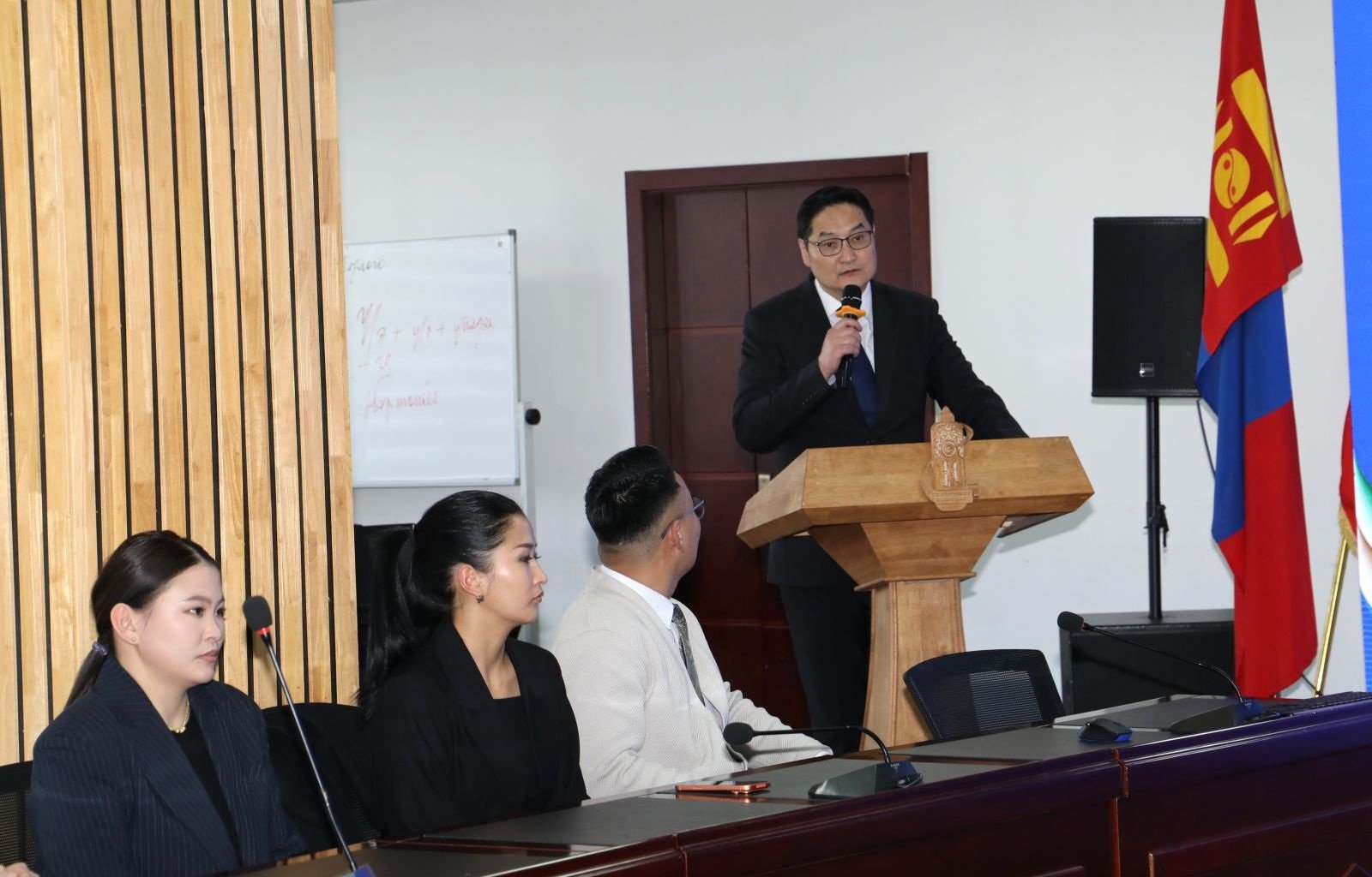 Шинээр томилогдсон албан хаагчдыг чиглүүлэх, дадлагажуулах сургалт боллоо