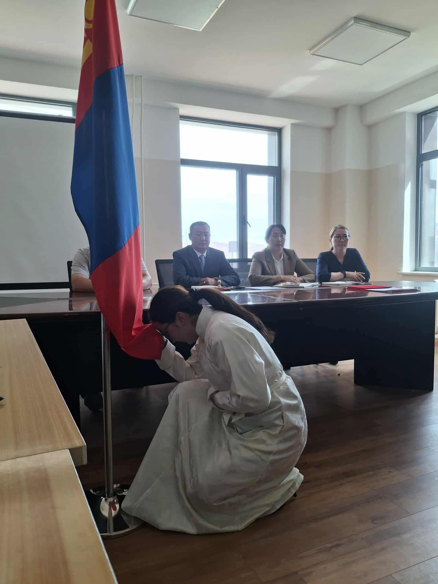 Улсын бүртгэлийн ерөнхий газраас Төрийн жинхэнэ албан хаагчийн тангараг өргөх арга хэмжээг зохион байгууллаа